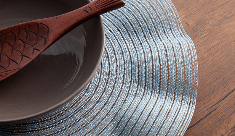 PP餐垫具有非极性和热塑性